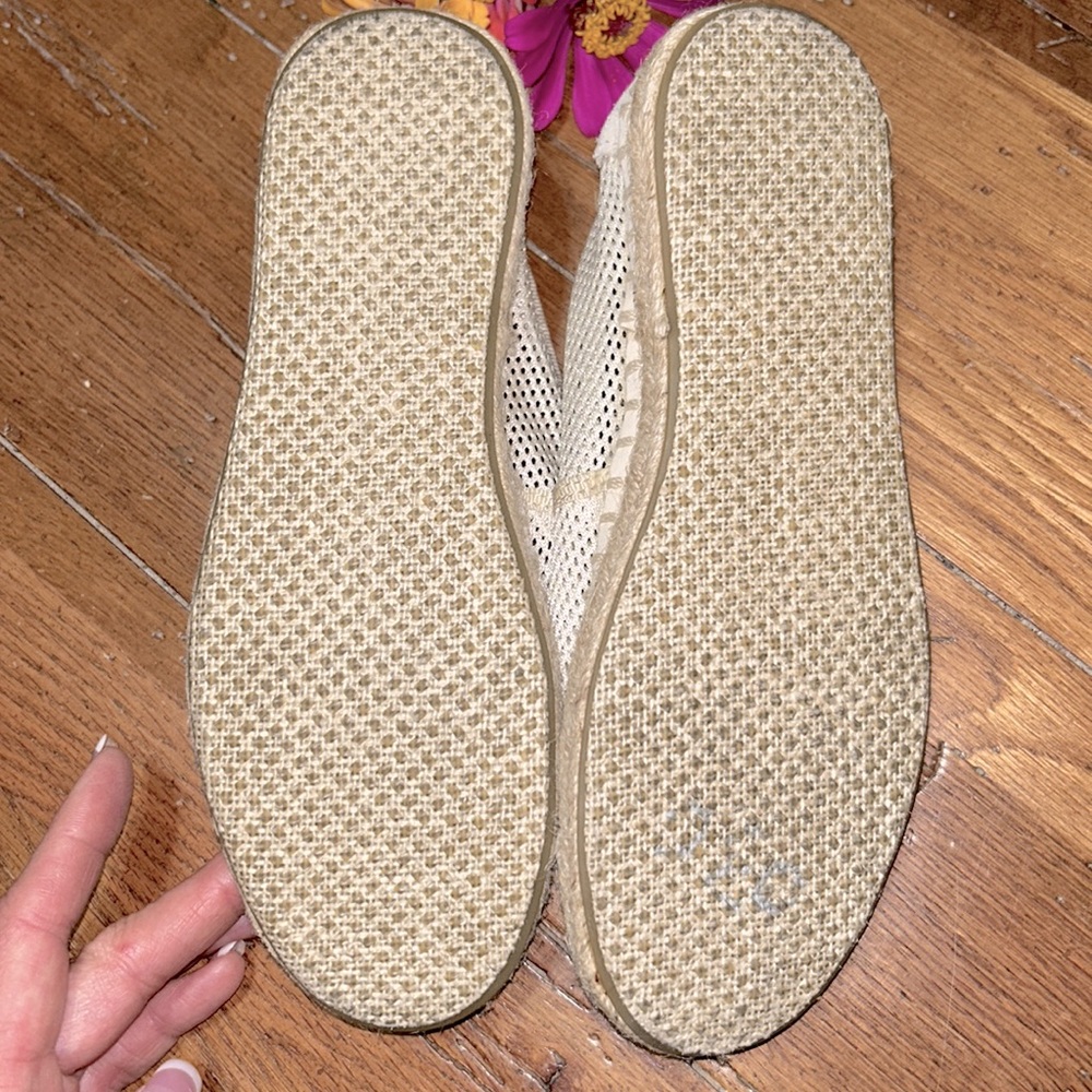 🌸TOMS⭐️LIKE NEW⭐️Tan Espadrille Slip On Mesh Shoes Size 5 GENTLY WORN 1X - Picture 8 of 8